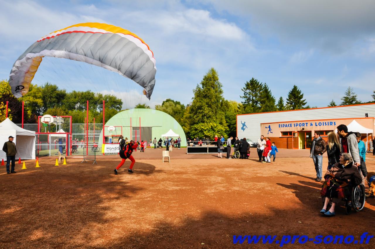 Démonstration de parapente par le CD de Vol libre